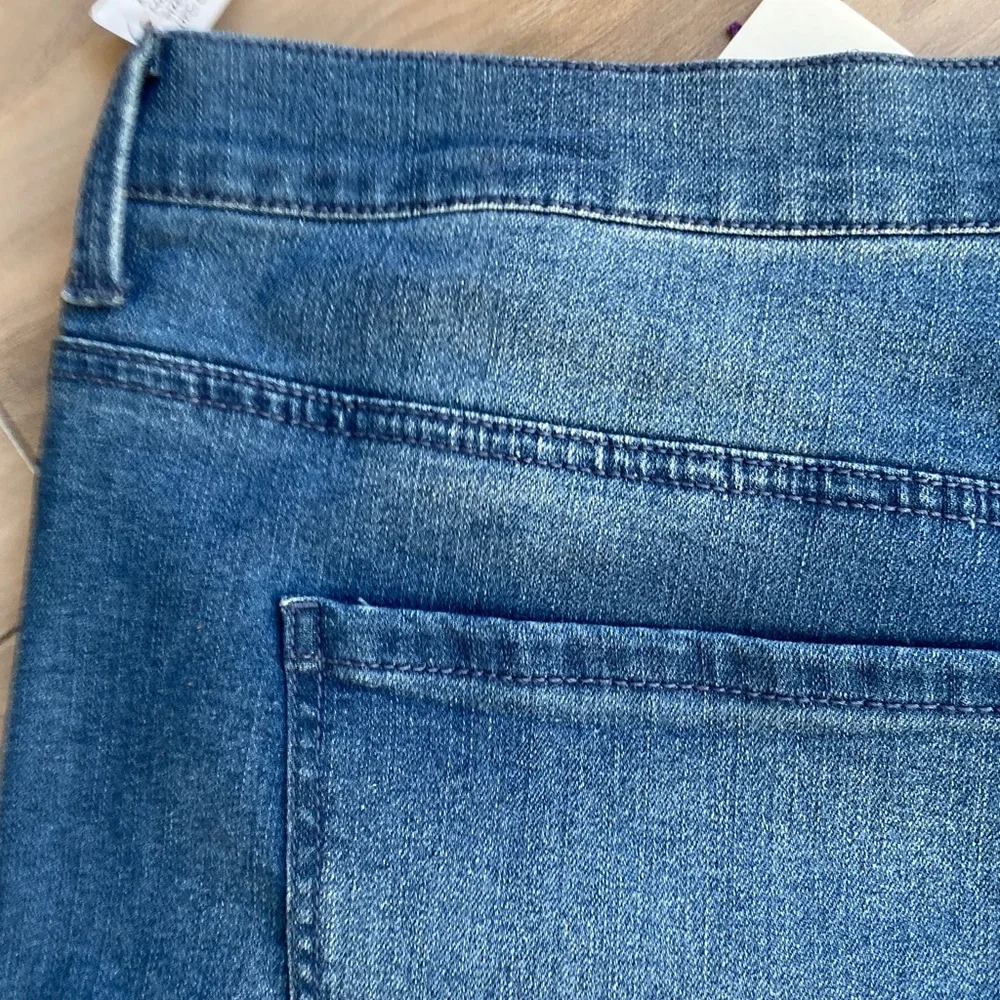 Gloria Vanderbilt Amanda jean short with slimming panel flawless stretch 24W - Picture 14 of 16